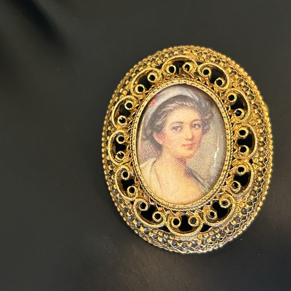Vintage Florenza Portrait Cameo Brooch - Picture 10 of 14